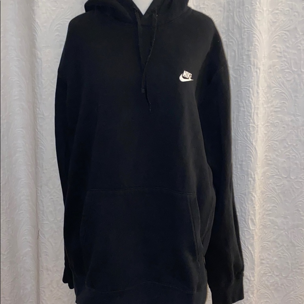 BLACK NIKE HOODIE